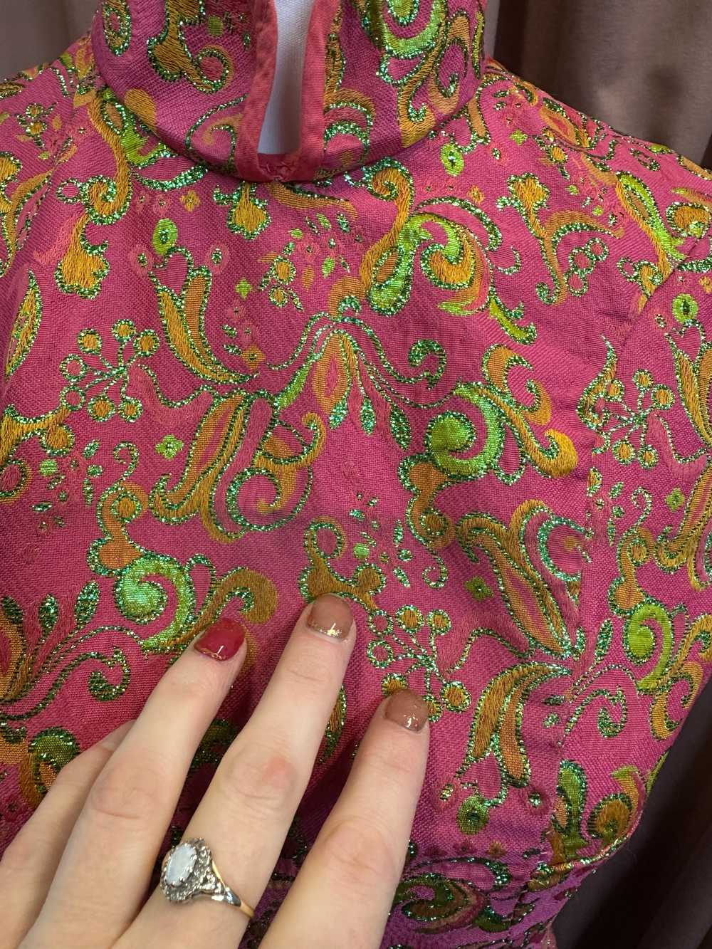 B36” Late 1960s Psychedelic Pink & Lurex Dress UK… - image 9