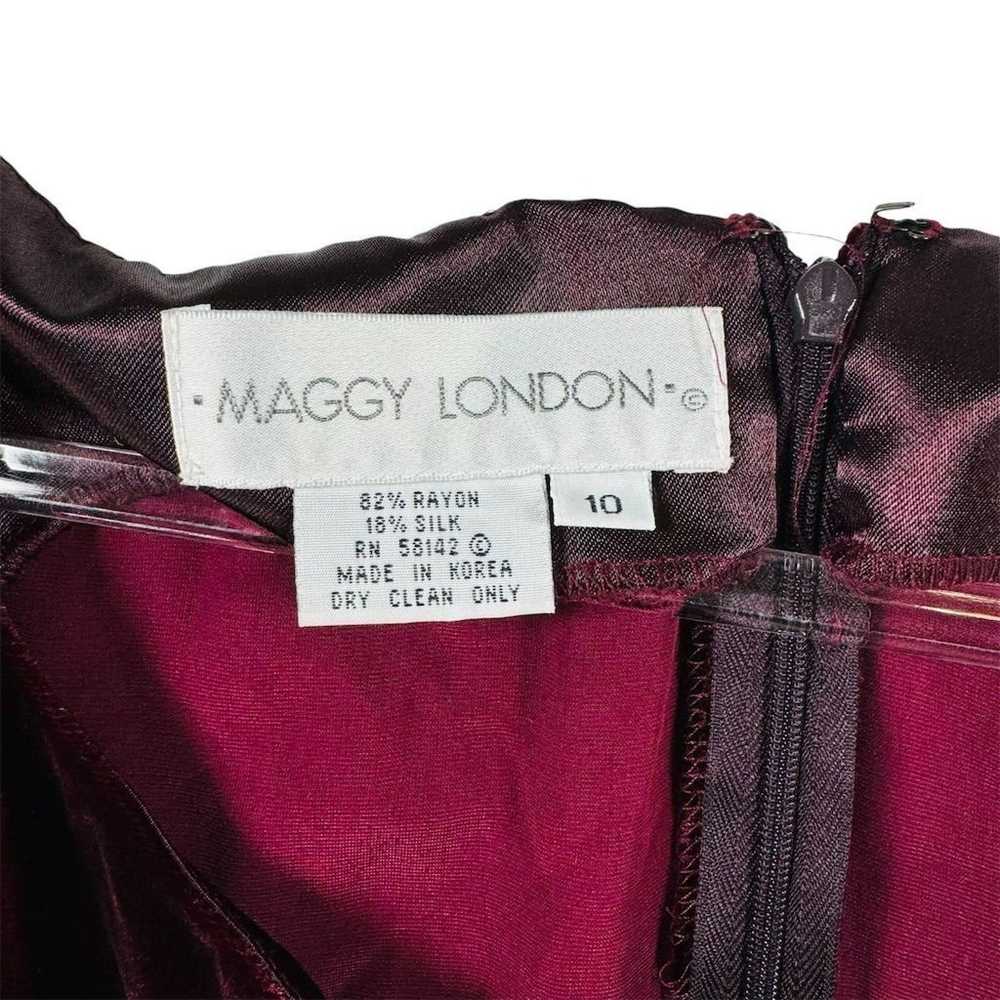 Maggy London Women's Red Velvet Sheath Dress Size… - image 3