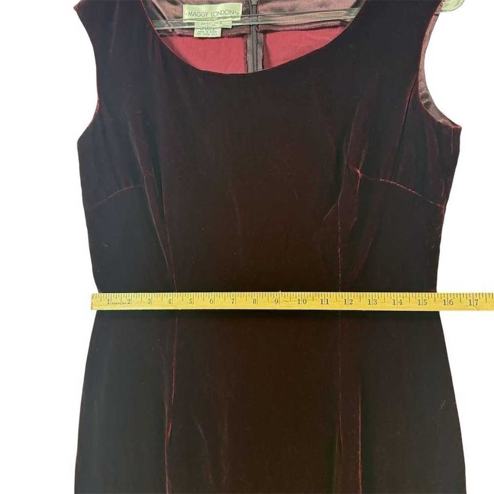 Maggy London Women's Red Velvet Sheath Dress Size… - image 8