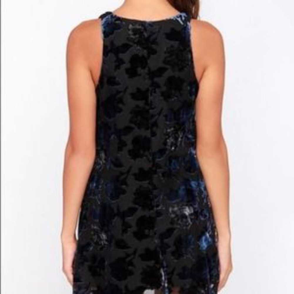 BB Dakota Landon Blue and Black Floral Shift Dress - image 3