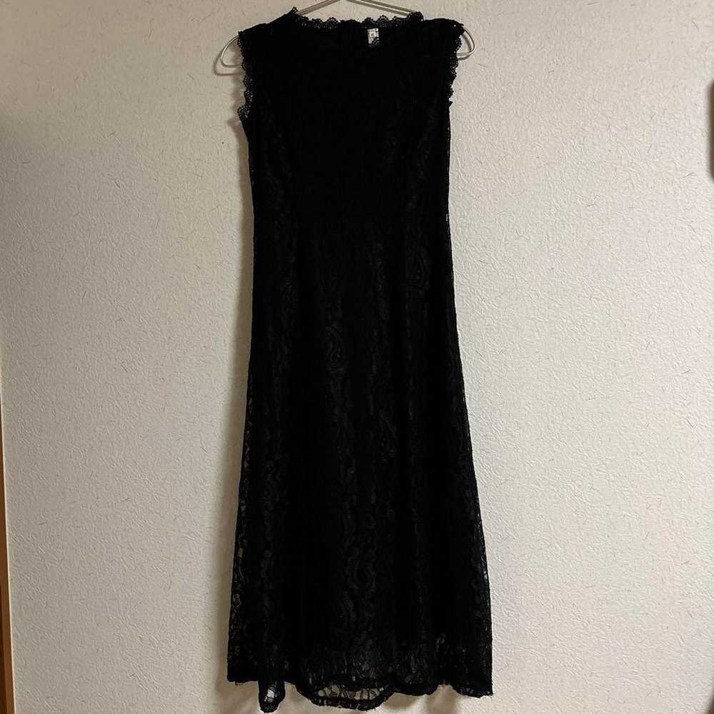 Black lace sleeveless dress - image 1