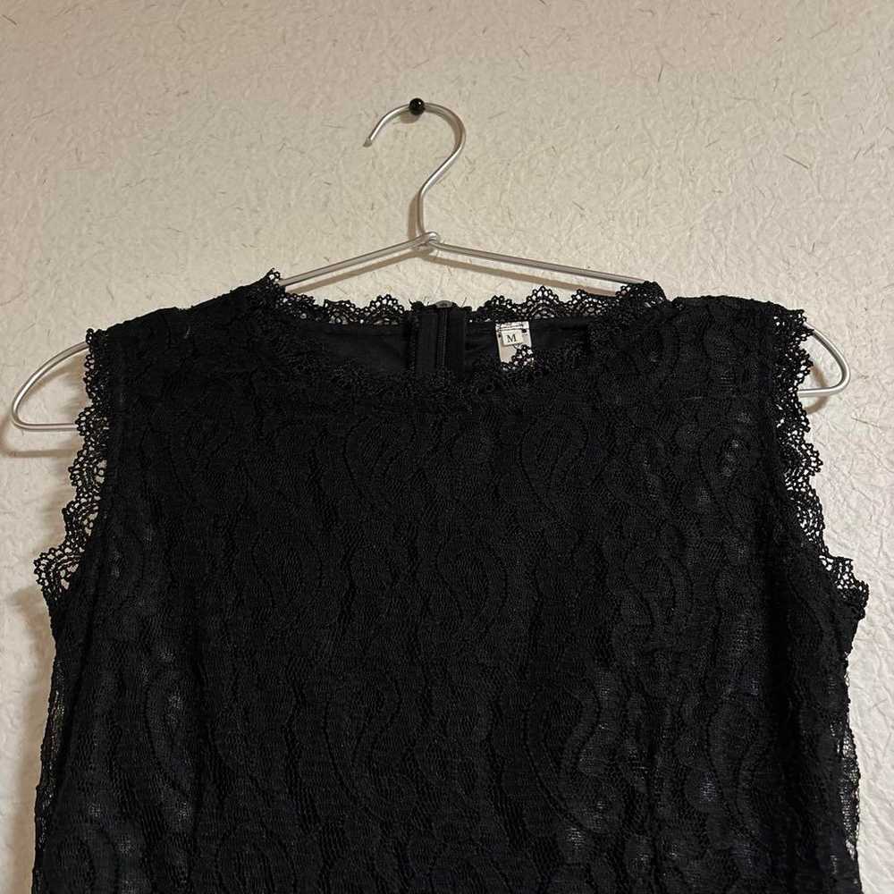 Black lace sleeveless dress - image 2