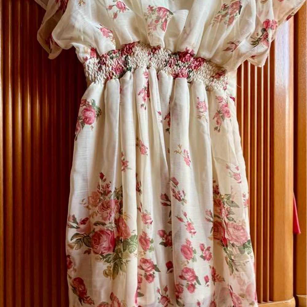 Floral cream-colored flare sleeve dress - image 3