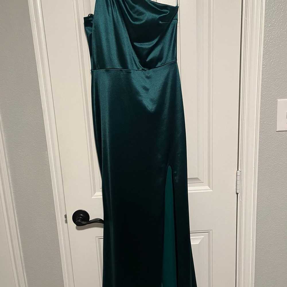 emerald green prom dress - image 3