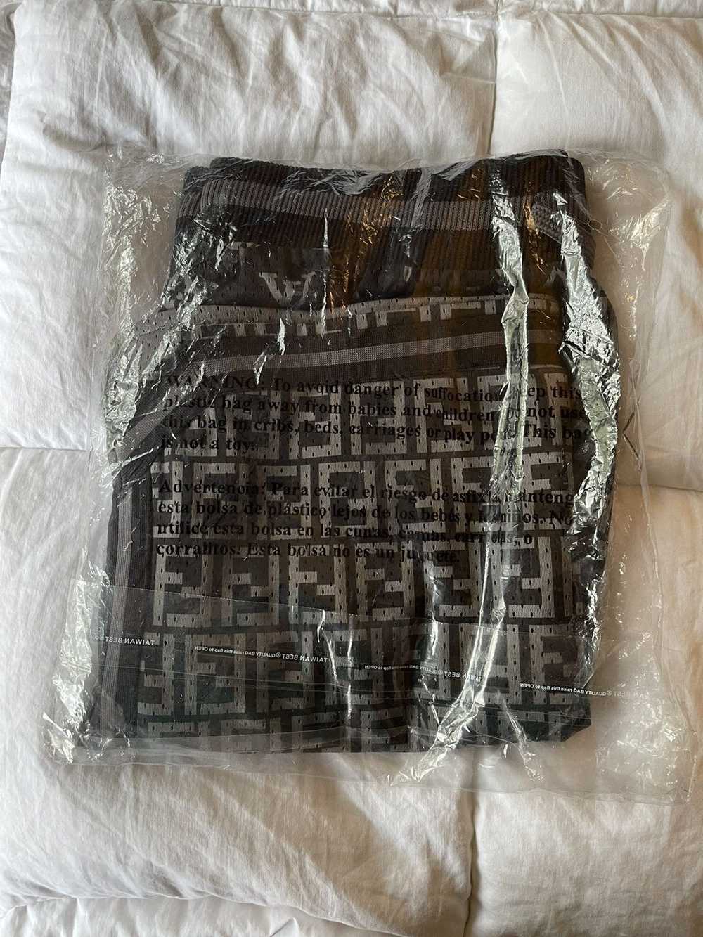 Market DS Chinatown Market Secret Club Shorts Guc… - image 5