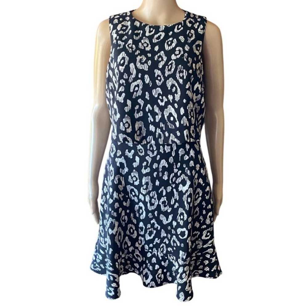 Banana Republic Black White Print Sleeveless Crep… - image 1