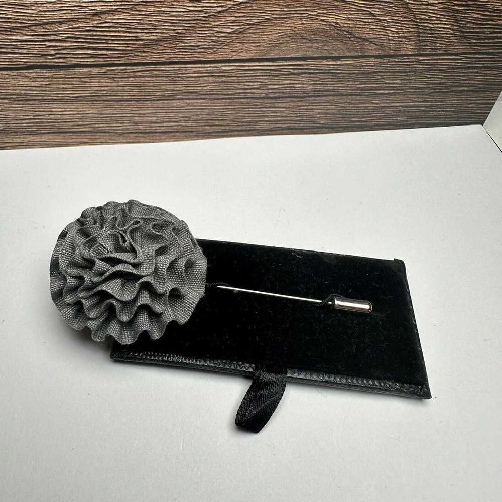 Vesuvio Napoli Italy Grey Cloth Flower Brooch Lap… - image 1