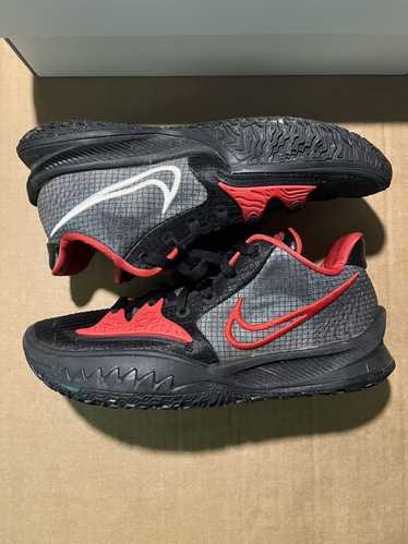 Nike Nike Kyrie Low 4 Size 9