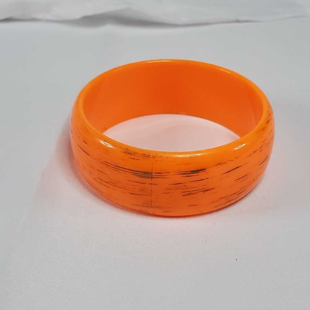 Vintage Orange Lucite Bangle Bracelet UV reactive… - image 5