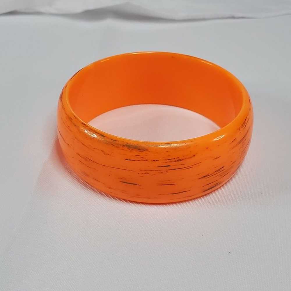 Vintage Orange Lucite Bangle Bracelet UV reactive… - image 6