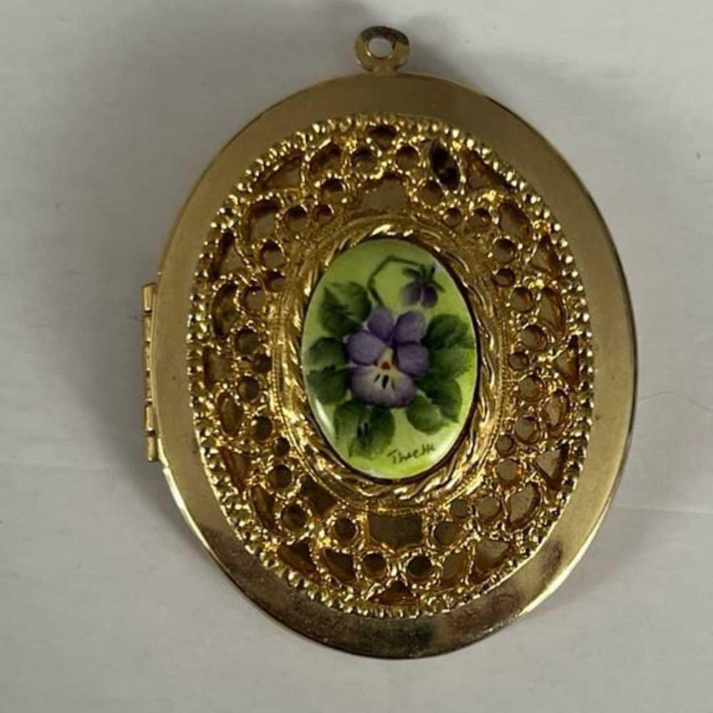 Vintage Gold Tone Locket - image 1