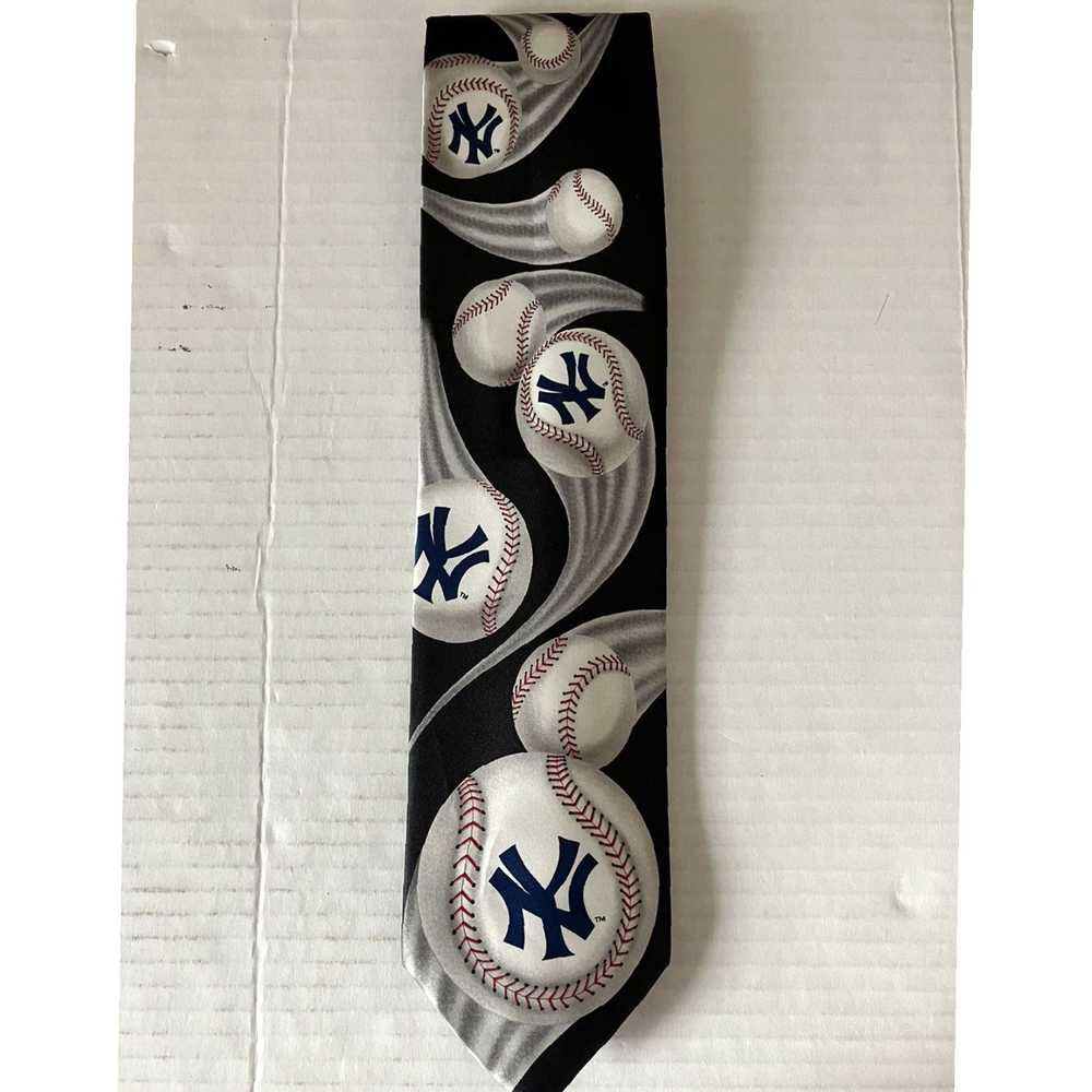 Vintage Ralph Marlin Exquisite Polyester Necktie … - image 2