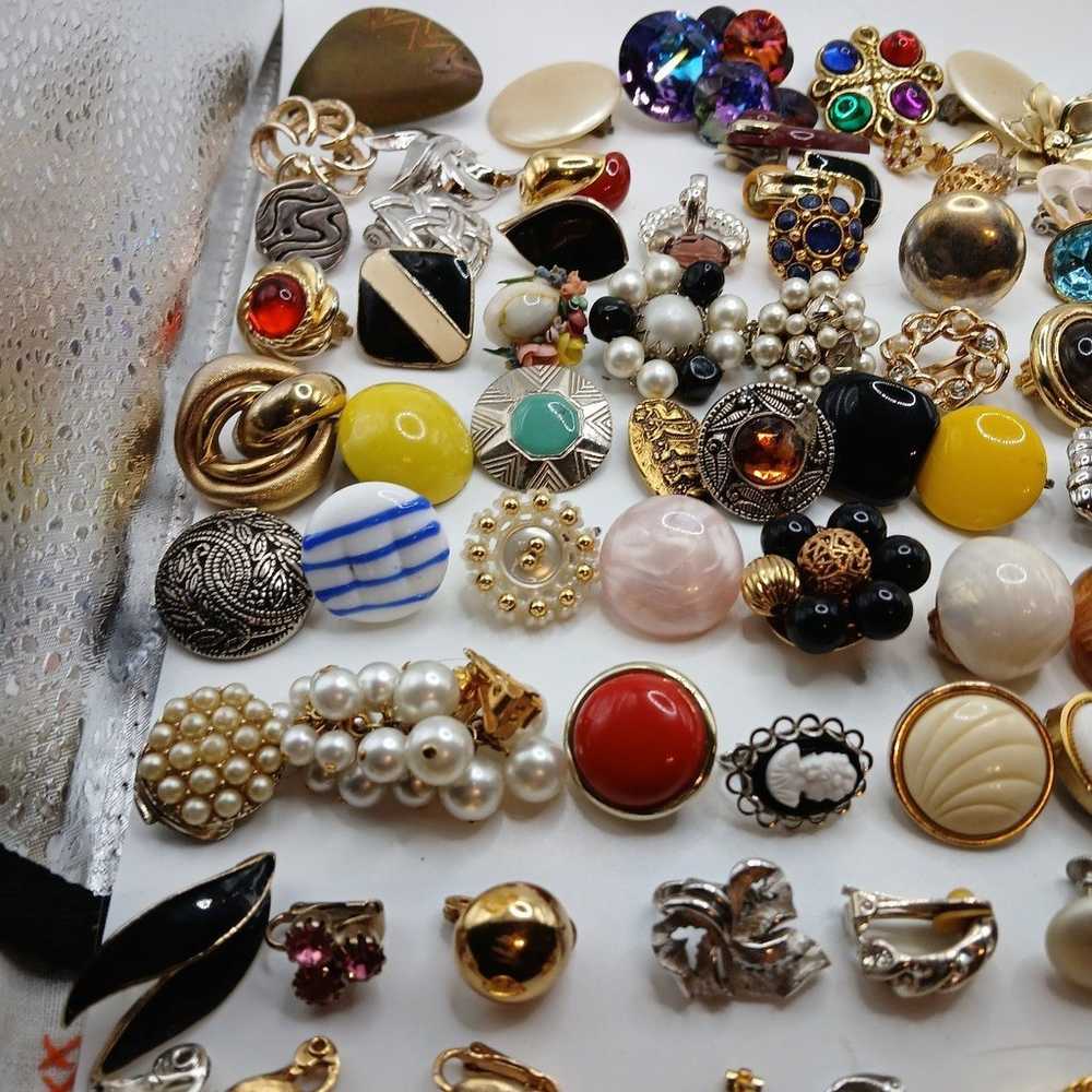 vintage lot of single clip on earrings reasonable… - image 2