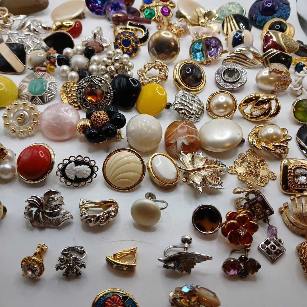 vintage lot of single clip on earrings reasonable… - image 3