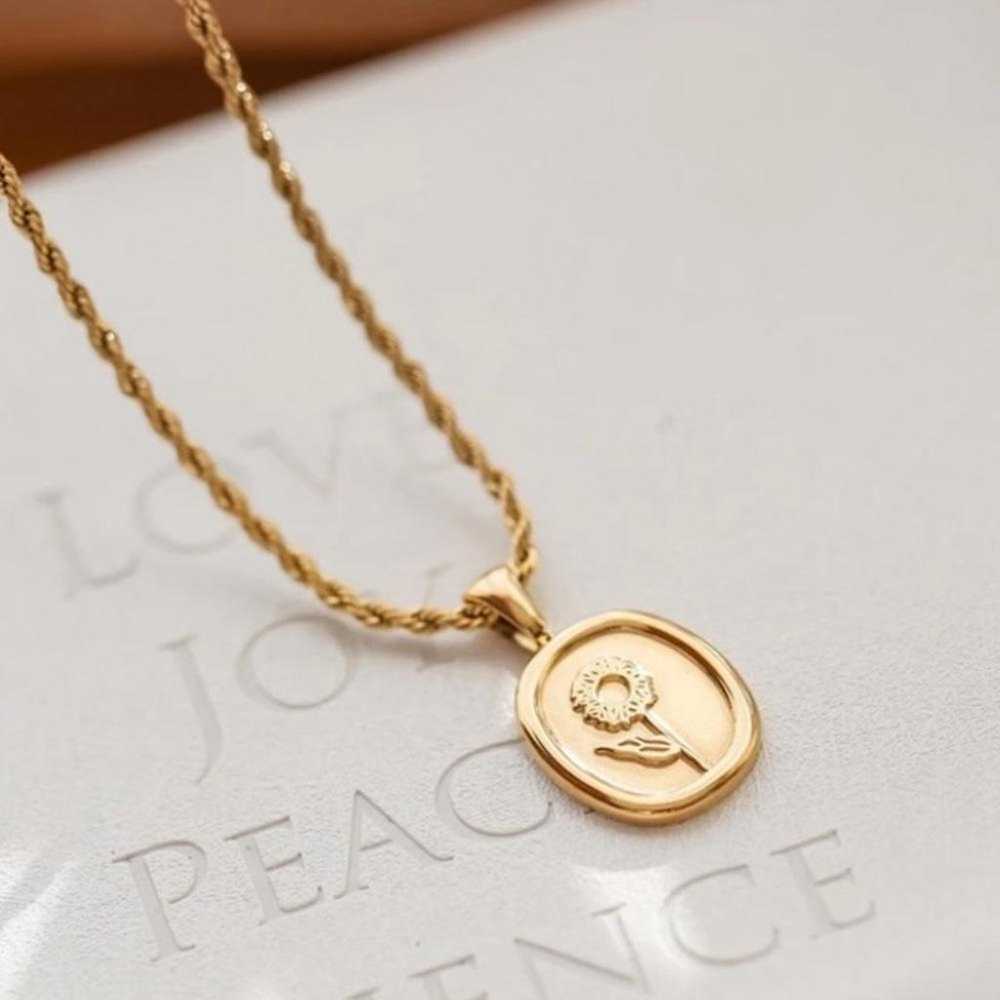 18K gold plated oval flower pendant necklace - image 9