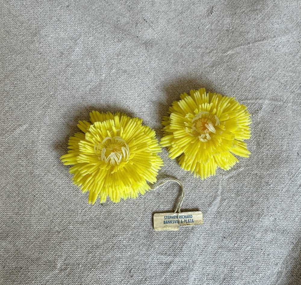 vintage mod yellow floral clip on earrings / 60s … - image 2