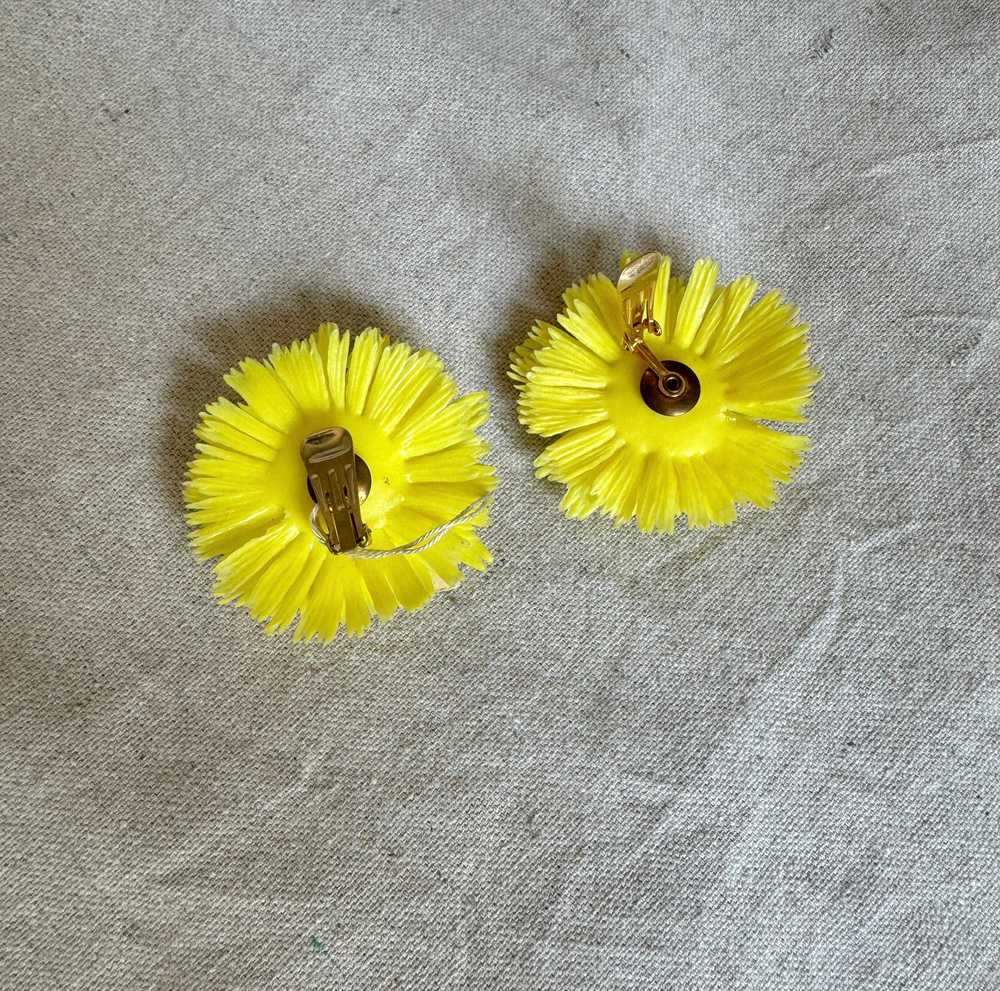 vintage mod yellow floral clip on earrings / 60s … - image 3