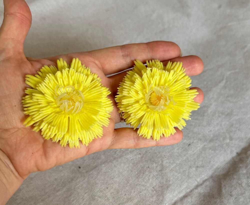 vintage mod yellow floral clip on earrings / 60s … - image 4