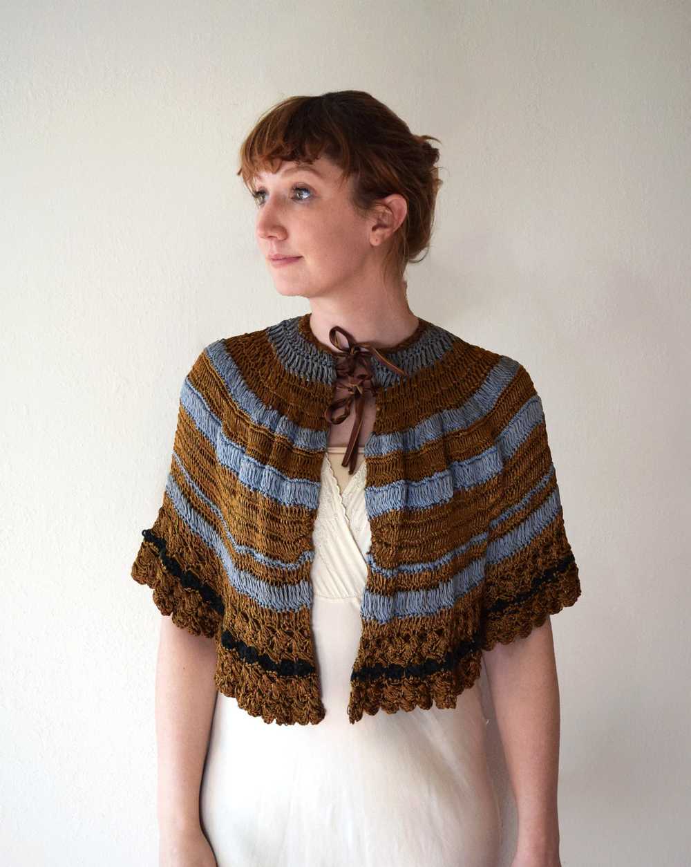 Antique Victorian era capelet . vintage cape . on… - image 4