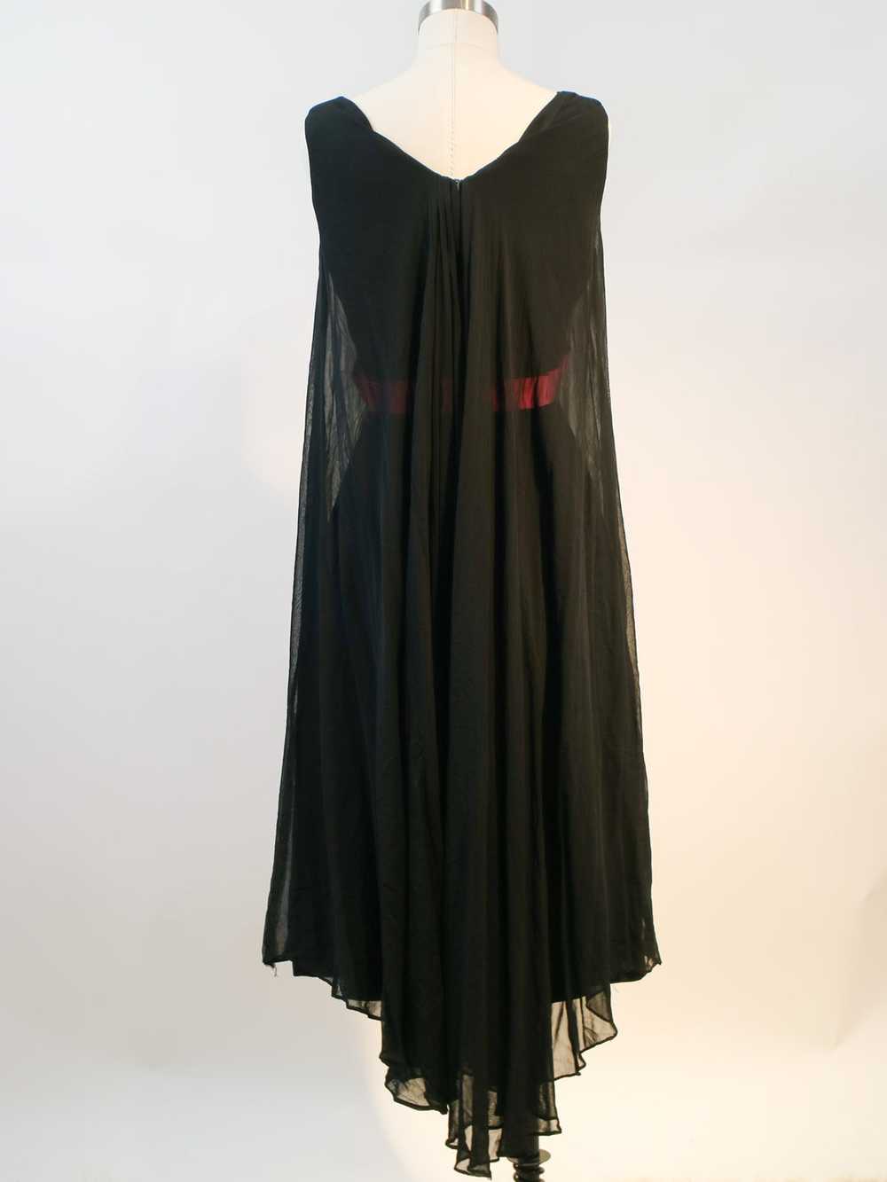 1960s Black Fitted Wiggle Dress with Pink Ribbon … - image 4