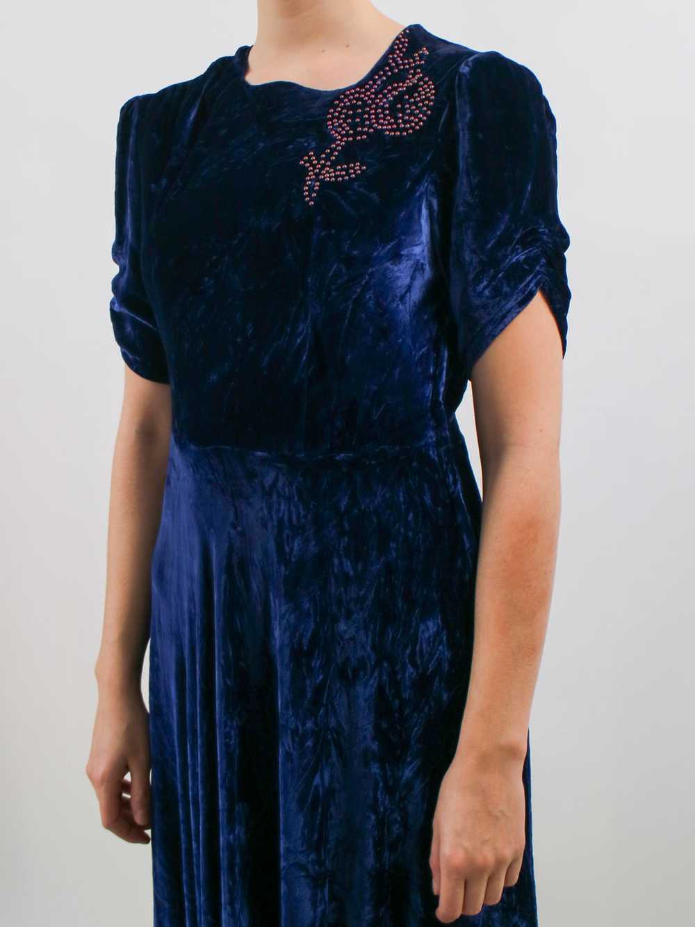 1930s Blue Velvet Cocktail Dress with Pink Studde… - image 3