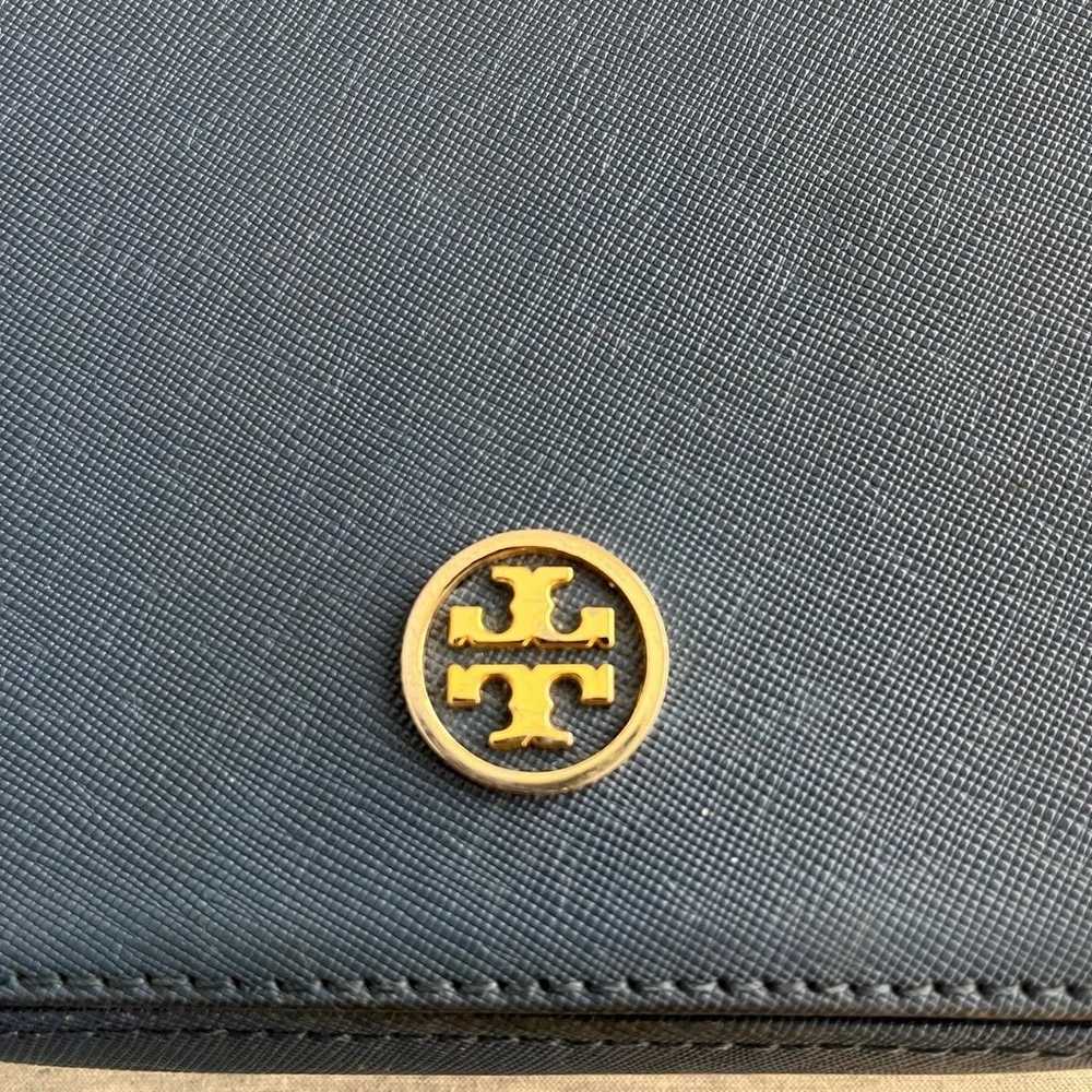 Tory Burch Patent leather Robinson crossbody bag - image 6