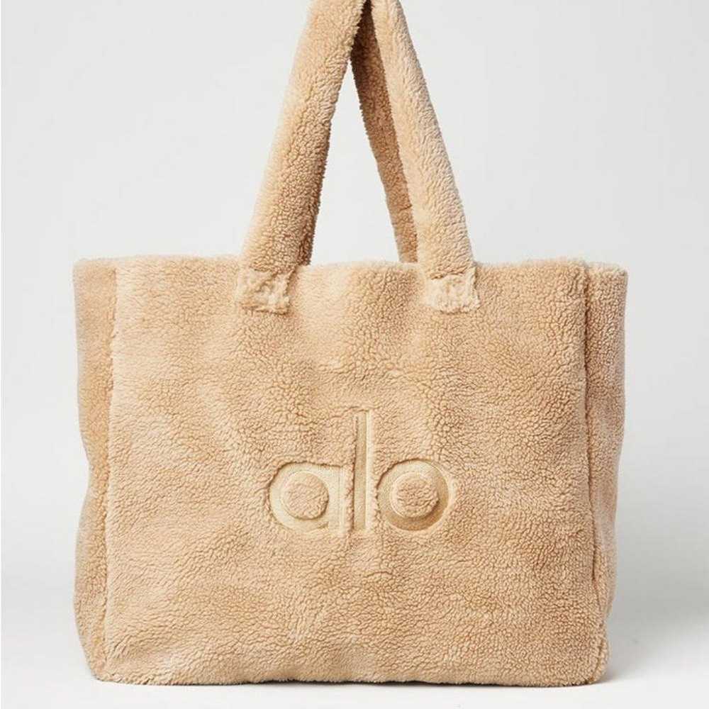 ALO FOXY Sherpa tote in camel color - image 1