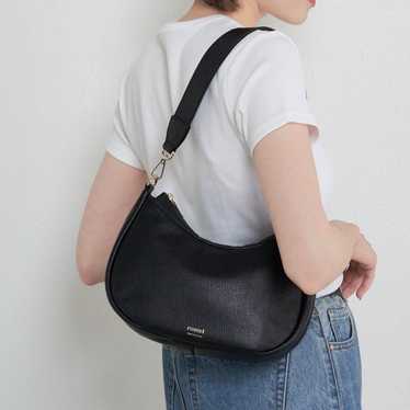 Russet Half Moon One-Shoulder Bag Black