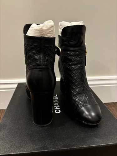 シャネル CHANEL エナメルブーツ G30140 ブラック【37 1/2】 CHANEL - シャネル CHANEL ブーツの通販 by KOMEHYO ONLINE