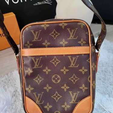 Louis Vuitton Auth. Danube crossbody