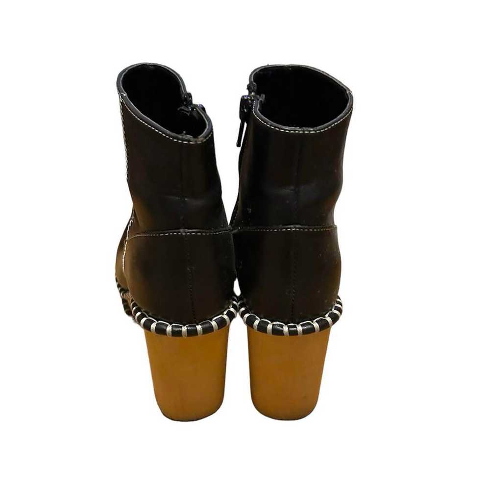 moussy boots stage - image 3