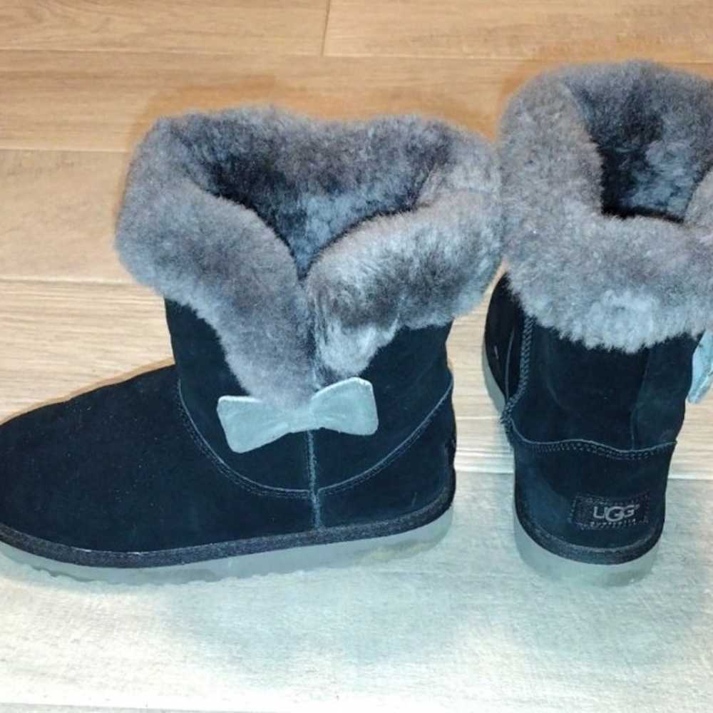 UGG Boots with Bow Accent (Kids Size 6/Women's 7) - image 1