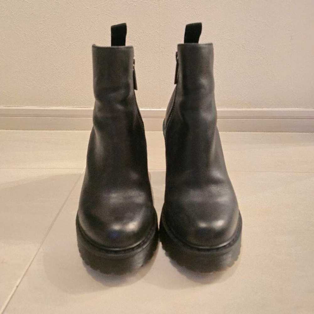 Dr. Martens boots in excellent condition. - image 1