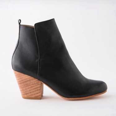 Size 37 (6.5 US) fortress of Inca leather booties - image 1