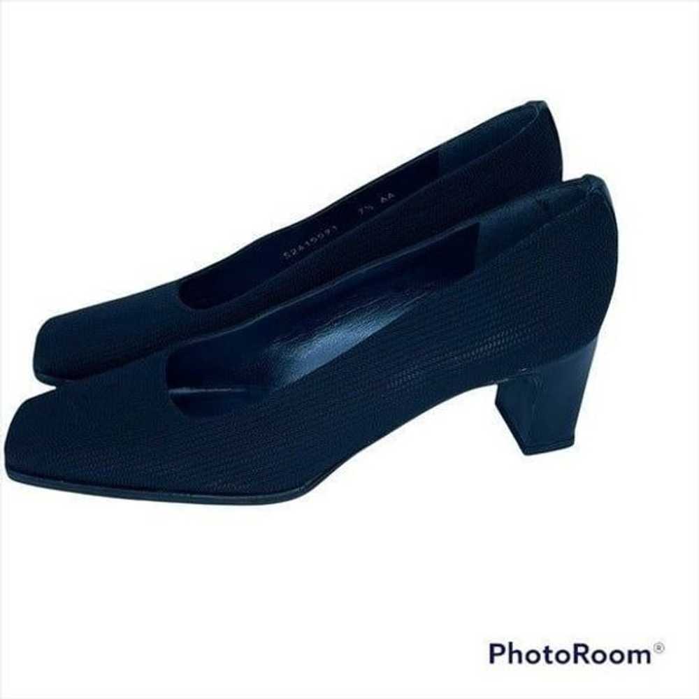 Vintage Stuart Weitzman Black Classic Heels Pumps… - image 3