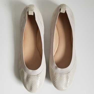 Banana republic snakeskin leather flats