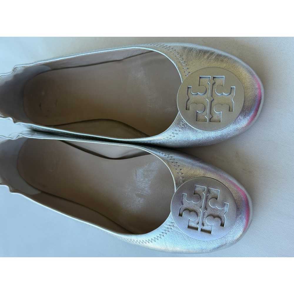 Tory Burch Silver flats size 8 EUC - image 10