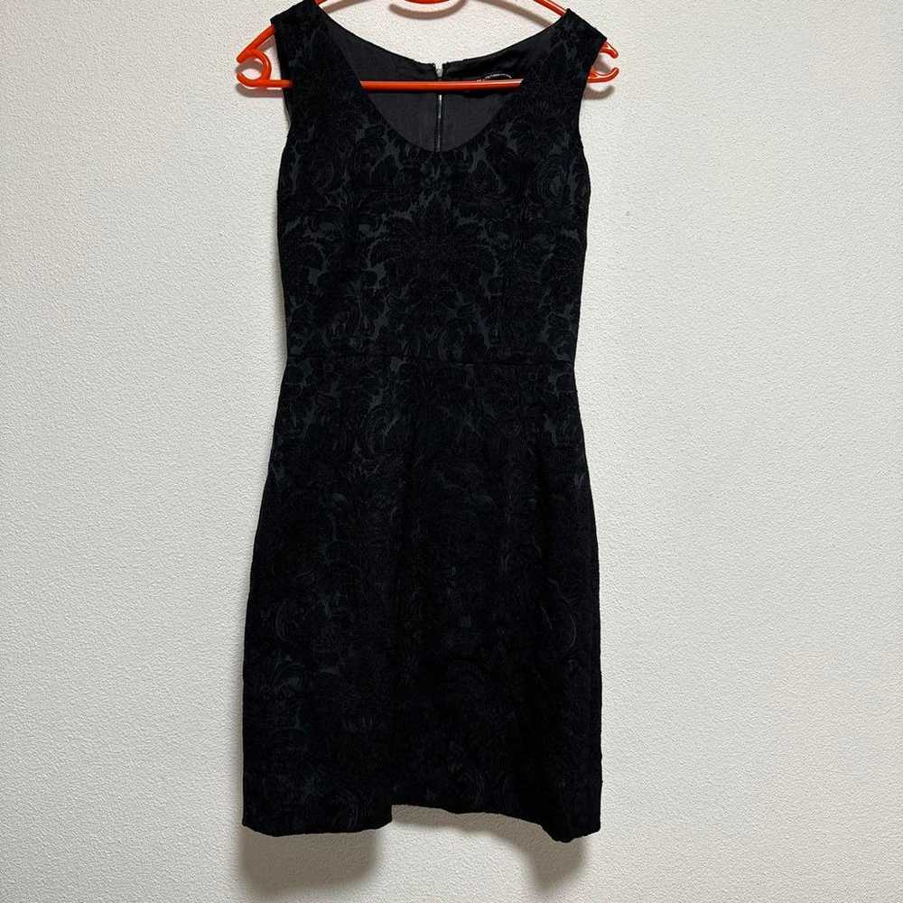 Black sleeveless knee-length dress - image 1