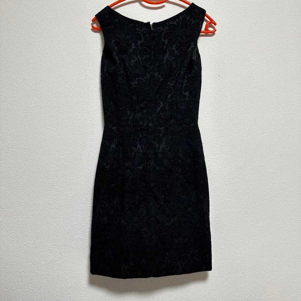 Black sleeveless knee-length dress - image 2