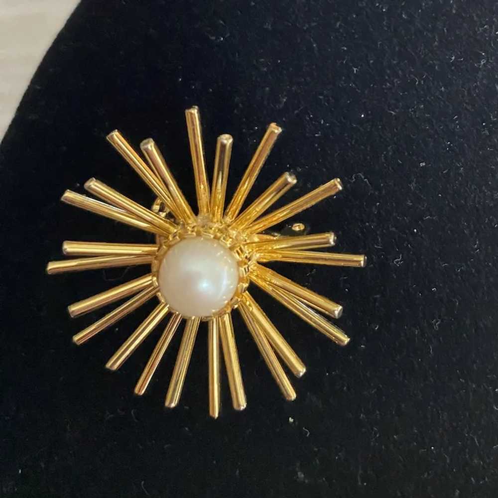 Gold Tone Starburst Brooch Faux Pearl - image 2