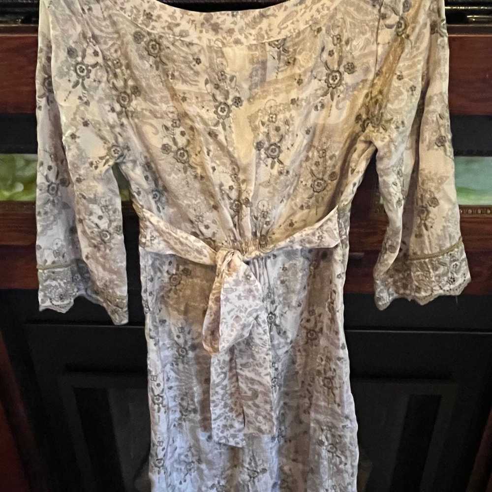 Gold Hawk 100% silk Dress size small - image 2