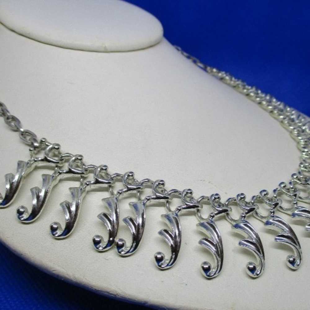 SARAH COVENTRY FANCY Free Silver Tone Metal Neckl… - image 2