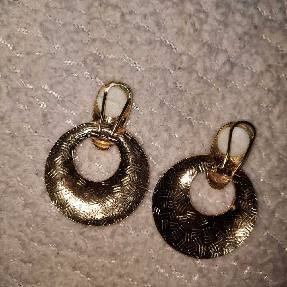 Vintage enameled clip on earrings - image 3