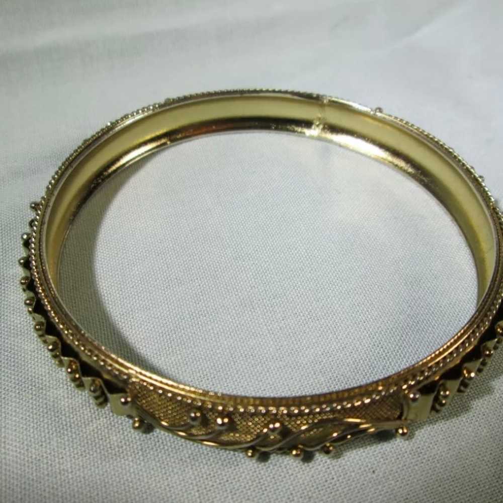 Vintage Gold Tone Mesh & Wired Bangle Bracelet - image 5