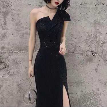 Black one-shoulder long dress