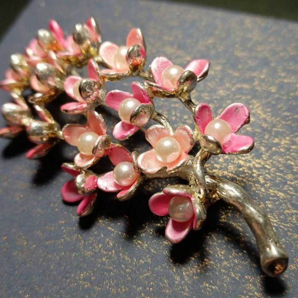 Vintage Brooch Faux Pearl Pink Small Flowers Cute… - image 3