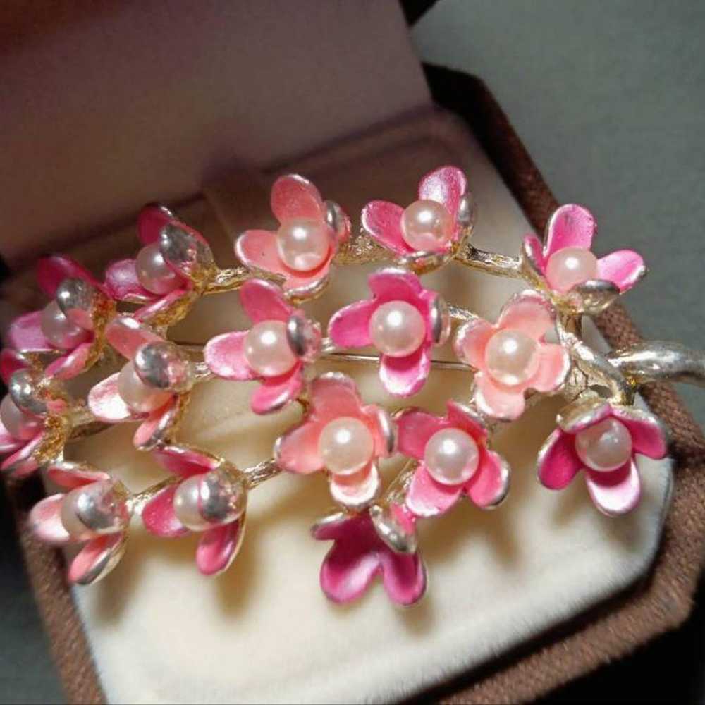 Vintage Brooch Faux Pearl Pink Small Flowers Cute… - image 6