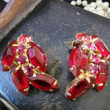 Red and Pink Gem Cluster Vintage Clip-On Earrings - image 1