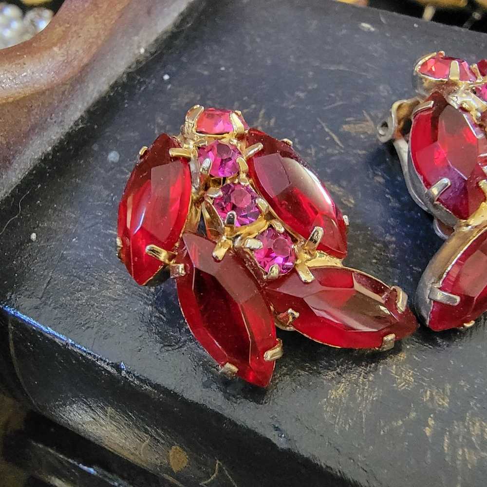 Red and Pink Gem Cluster Vintage Clip-On Earrings - image 3