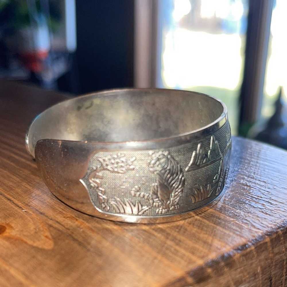 Vintage Metal/Silver Tiger Engraved Bracelet - image 3